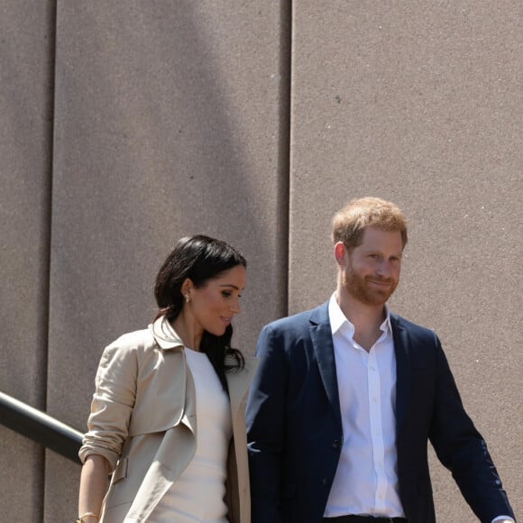 Le prince Harry, duc de Sussex et sa femme Meghan Markle, duchesse de Sussex (enceinte) ont visité le zoo de Taronga puis se sont rendus à l'Opéra de Sydney pour aller à la rencontre des habitants, lors de leur premier voyage officiel le 16 octobre 2018. Ils sont accueillis par Gladys Berejiklian (Premier ministre de la Nouvelle-Galles du Sud). 