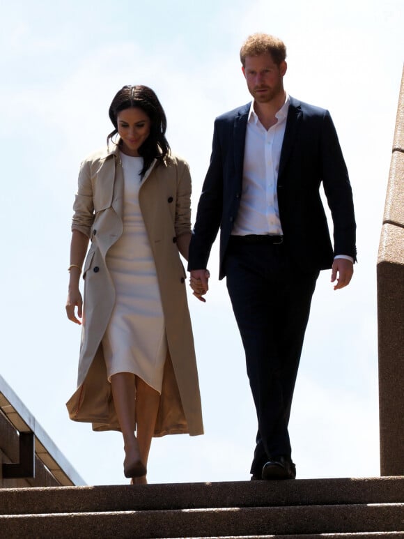 Le prince Harry, duc de Sussex et sa femme Meghan Markle, duchesse de Sussex (enceinte) arrivent à l'opéra de Sydney le premier jour de leur première tournée officielle en Australie, le 16 octobre 2018. Lorsque Kensington Palace a officialisé la grossesse de Meghan Markle, la duchesse de Sussex et son époux le prince Harry venaient à peine d'arriver à Sydney. 