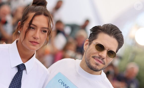 "Il y a quelques mois, je n'aurais peut-être pas eu la réponse, mais aujourd'hui, je suis vraiment sûre de moi: c'est l'amour sain."
Adèle Exarchopoulos et François Civil - Photocall du film "L'Amour Ouf" (Beating Hearts / Compétition) lors du 77ème Festival International du Film de Cannes (14 - 25 mai 2024), le 24 mai 2024. © Jacovides / Moreau / Bestimage 