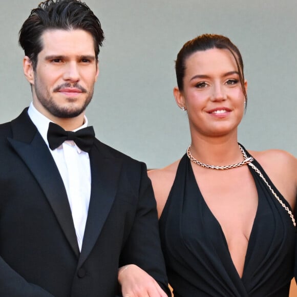 En couple avec François Civil, Adèle Exarchopoulos s'est confiée sur leur relation auprès des journalistes de Paris Match.
François Civil, Adèle Exarchopoulos - Montée des marches du film " L'amour ouf " lors du 77ème Festival International du Film de Cannes, au Palais des Festivals à Cannes.