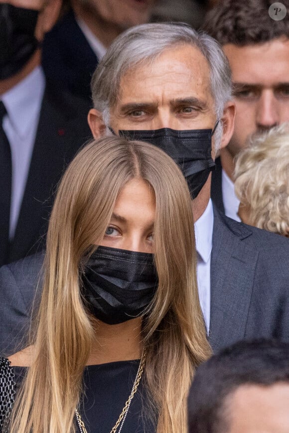 Une terrible guerre judiciaire qui oppose Patricia, Paul et Stella, les enfants de l'icône.
Stella Belmondo, Paul Belmondo - Sorties - Obsèques de Jean-Paul Belmondo en l'église Saint-Germain-des-Prés, à Paris le 10 septembre 2021. © Cyril Moreau / Bestimage