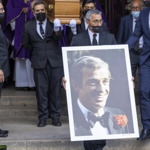 Trois ans après la disparition de Jean-Paul Belmondo, son héritage déchire à ce jour sa famille.
Illustration - Sorties - Obsèques de Jean-Paul Belmondo en l'église Saint-Germain-des-Prés, à Paris le 10 septembre 2021. © Cyril Moreau / Bestimage