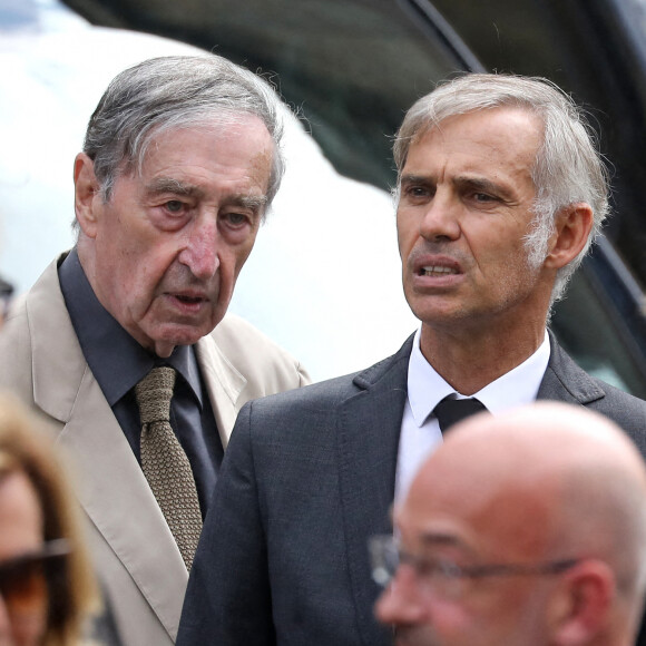 Pierre Vernier, Paul Belmondo - Sorties - Obsèques de Jean-Paul Belmondo en l'église Saint-Germain-des-Prés, à Paris le 10 septembre 2021. © Dominique Jacovides / Bestimage 