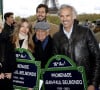 Rien ne va plus au sein du clan Belmondo !
Alessandro Belmondo et son fils Vahé, Giacomo Belmondo, Luana Belmondo, Muriel Belmondo, Stella Belmondo, Alain Belmondo, Paul Belmondo, Victor Belmondo - Inauguration de "La promenade Jean-Paul Belmondo" au terre-plein central du pont de Bir-Hakeim, ouvrage public communal situé sous le viaduc du métro aérien, à Paris (15e, 16e).