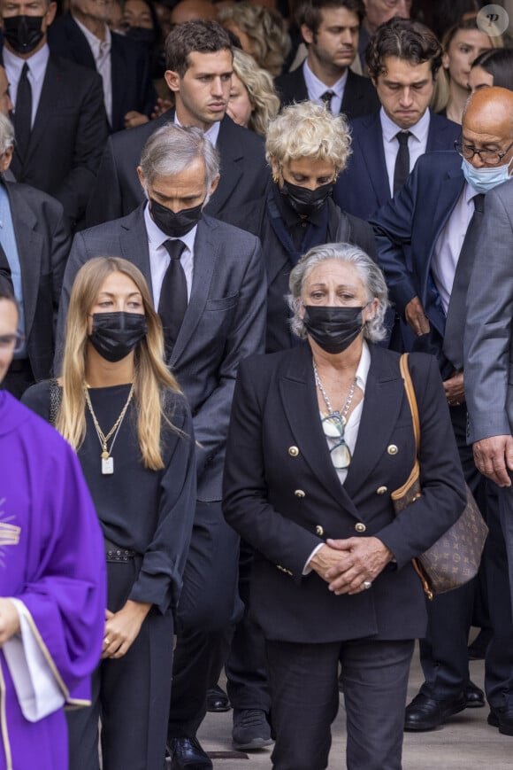 Stella et Paul Belmondo, Florence Belmondo, Muriel Belmondo (soeur de J.P Belmondo), Victor Belmondo, Giacomo Belmondo - Sorties - Obsèques de Jean-Paul Belmondo en l'église Saint-Germain-des-Prés, à Paris le 10 septembre 2021. © Cyril Moreau / Bestimage 