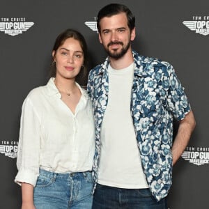 Lorsqu'il n'est pas occupé à imiter les autres, Marc-Antoine Le Bret profite pleinement de sa famille recomposée avec sa femme Marie-Ange Casta.
Marie-Ange Casta et son mari Marc-Antoine Le Bret - Avant-première du film "Top Gun Maverick" à l'UGC Normandie à Paris. © Coadic Guirec/Bestimage