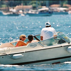 Diana Spencer et Dodi Al-Fayed, lors de leurs vacances à St-Tropez. Premières photos du couple dans la presse.
