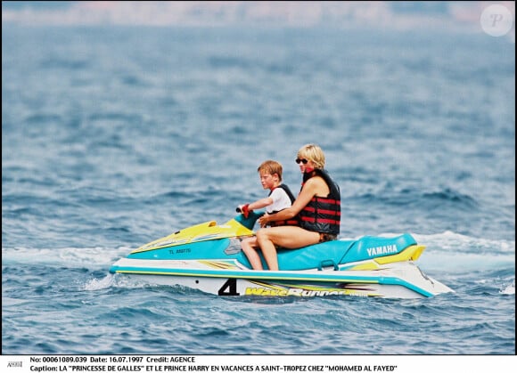 Diana Spencer et le prince Harry, lors de leurs vacances à St-Tropez chez Mohamed Al-Fayed.
