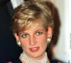 A la fin des années 90, Diana Spencer a tragiquement perdu la vie suite à un accident de voiture, à Paris.
Arrivée à Rimini de la princesse Diana, Italie.