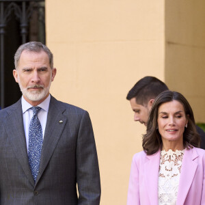 Le roi Felipe VI d'Espagne et la reine Letizia d'Espagne assistent à la remise des Prix nationaux de recherche 2023 à Gandie, le 14 mars 2024. 