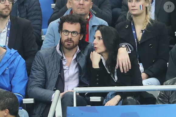 "Relation toxique", "vampirisation" et "obsession", voici quelques mots qui ont été prononcés dans cette affaire. Mais aussi le nom de Marie Drucker.
Marie Drucker et Mathias Vicherat lors du match du quart de finale de l'UEFA Euro 2016 France-Islande au Stade de France à Saint-Denis © Cyril Moreau/Bestimage