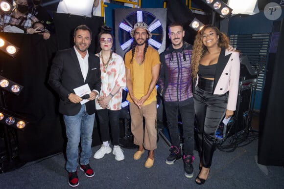 Semi-Exclusif - Bernard Montiel, Hoshi, Flo Delavega, M Pokora (Matt Pokora) et Ludivine Rétory - Photocall et Backstage de l'événement musical "RFM Music Show" édition spéciale pour les 40 ans de la célèbre radio au Palais des Sports de Levallois-Perret et avec le retour des lives. Ce concert exceptionnel sera retransmis sur C8 le mercredi 30 juin. Émission présentée par B.Montiel et L.Rétory. Levallois-Perret le 26 juin 2021 © Veeren Ramsamy - Pierre Perusseau / Bestimage  