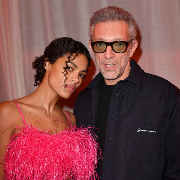 ainsi que d'une fille Amazonie née en 2019 de sa relation avec Tina Kunakey
Vincent Cassel et sa femme Tina Kunakey - Photocall en front row du défilé "Le Raphia" de la maison Jacquemus au Bourget. © Veeren / Clovis / Bestimage