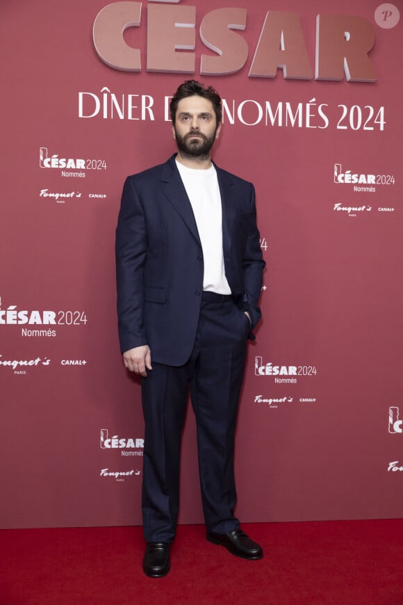 L'acteur vit d'ailleurs sur place une partie de l'année loin du tumulte parisien
Pio Marmaï au Photocall des participants au dîner des nommés des César 2024 au Fouquet's Paris le 5 février 2024. © Olivier Borde / Bestimage