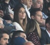 Et pour cause, les tourtereaux ont accueilli leur 2ème enfant !
Charlotte Pirroni et son compagnon Florian Thauvin, et Kad Merad durant la rencontre de football de Ligue 1 au stade Allianz Riviera, opposant Nice à Marseille, le 21 ocotbre 2018. © Bruno Bebert/Bestimage