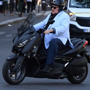 Exclusif - Gérard Depardieu déjeune avec une amie dans un restaurant japonais de Saint-Germain-des-Prés à Paris le 18 septembre 2020.