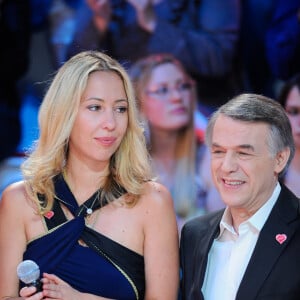 Le chanteur a eu trois enfants, deux garçons avec sa femme Nicole et une fille

Archives - People Divers - Le chanteur Salvatore Adamo présente sa fille Amélie lors du Télé Vie à Bruxelles en 2011. © Patrick Carpentier / Bestimage