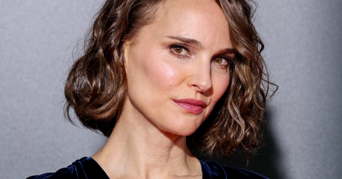 What does the sublime Natalie Portman do at the Ballon d’Or ceremony, which does not allow boycotts and malaise?