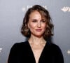 L'actrice installée à Paris, a illuminé la cérémonie dans une robe bleu nuit en velours et a captivé tous les invités et les caméras
Natalie Portman au photocall de la cérémonie du Ballon d'Or 2024 au théâtre du Châtelet à Paris, France, le 28 octobre 2024. © Cyril Moreau/Bestimage 