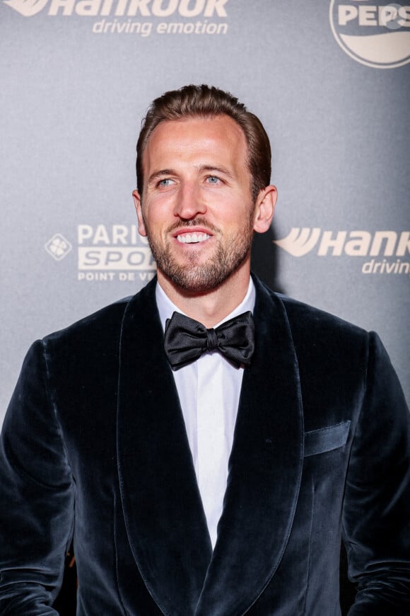 Harry Kane au photocall de la cérémonie du Ballon d'Or 2024 au théâtre du Châtelet à Paris, France, le 28 octobre 2024. © Cyril Moreau/Bestimage