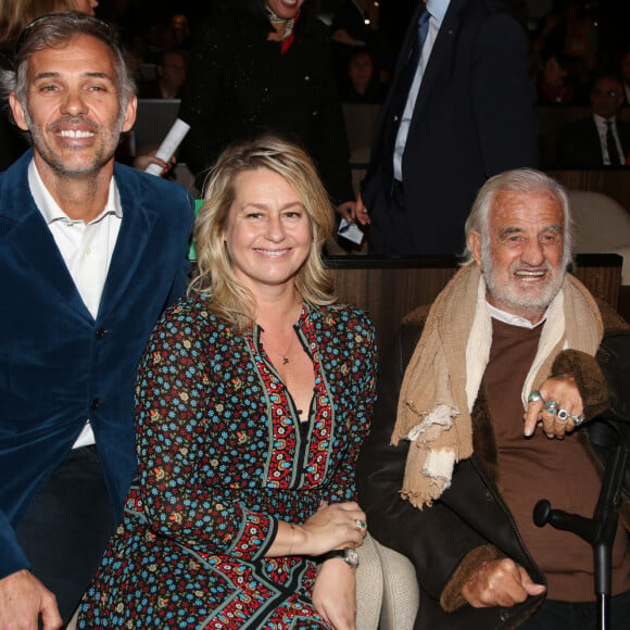 Jean-Paul Belmondo, son fils Paul Belmondo et Luana Belmondo lors de la présentation en avant-première de 'The Gazelles' un film réalisé par Paul Belmondo et projeté à l'Unesco en présence de Audrey Azoulay la directrice générale de l'Unesco et Dominique Serra fondatrice et directrice du Rallye des Gazelles du Maroc. Paris le 24 novembre 2017 © Denis Guignebourg / Bestimage