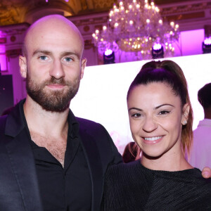 Denitsa Ikonomova et François Alu attendent un heureux événement ! 
Denitsa Ikonomova (enceinte) et son compagnon François Alu - Photocall du 5ème gala de charité de l'association "Les Bonnes Fées" à l'occasion de la campagne mondiale "Octobre Rose" à l'hôtel Peninsula, Paris © Rachid Bellak/Bestimage 