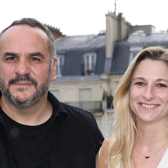 Exclusif - François-Xavier Demaison et sa femme Anaïs Tihay - Inauguration du Rooftop "Le Marta - Jardin suspendu" au sommet de l'hôtel Barrière Fouquet's à Paris le 26 juin 2024. © Coadic Guirec / Bestimage 