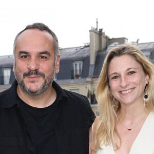 Exclusif - François-Xavier Demaison et sa femme Anaïs Tihay - Inauguration du Rooftop "Le Marta - Jardin suspendu" au sommet de l'hôtel Barrière Fouquet's à Paris le 26 juin 2024. © Coadic Guirec / Bestimage 