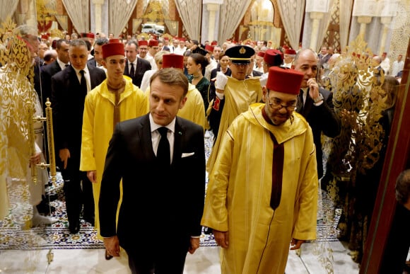 Le roi Mohammed VI avec Brigitte et Emmanuel Macron pour le dîner d'Etat en l'honneur du président de la République française et son épouse à Rabat au Maroc le 29 octobre 2024 © Ludovic Marin/Pool/Bestimage