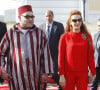 Mohammed VI a épousé Salma Bennani il y a 22 ans
Le roi Felipe VI et la reine Letizia d'Espagne arrivent à l'aéroport de Rabat, accompagnés du roi Mohammed VI du Maroc et de sa femme Salma Bennani, au terme de leur visite officielle.