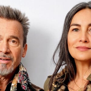 C'est d'ailleurs la raison pour laquelle ils se sont mis à voyager autant.
Florent Pagny et sa femme Azucena au défilé Stella McCartney prêt-à-porter automne-hiver 2023/2024 lors de la Fashion Week de Paris (PFW) le 6 mars 2023. 