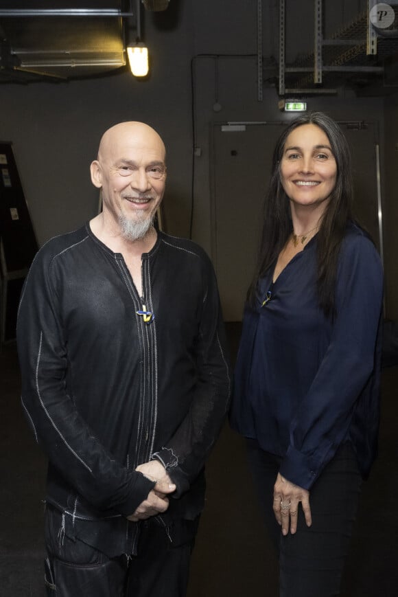 Un départ bouleversant pour ses parents.
Exclusif - Florent Pagny et sa femme Azucena - Backstage de l'émission spéciale "Unis pour l'Ukraine" à la Maison de la Radio et de la Musique, diffusée en direct sur France 2 et présentée par Nagui et Leïla.Kaddour à Paris le 8 mars 2022.© Cyril Moreau / Jack Tribeca / Bestimage