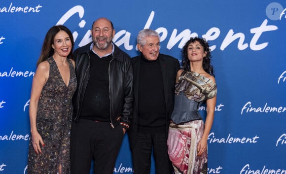 L'acteur est venu soutenir le film de son ami Claude Lelouch
Elza Zylberstein Kad Merad, Claude Lelouch et Barbara Pravi - Avant-première du film "Finalement" de C. Lelouch qui fête son 87ème anniversaire au Grand Rex à Paris le 30 octobre 2024. © Pierre Perusseau/Bestimage