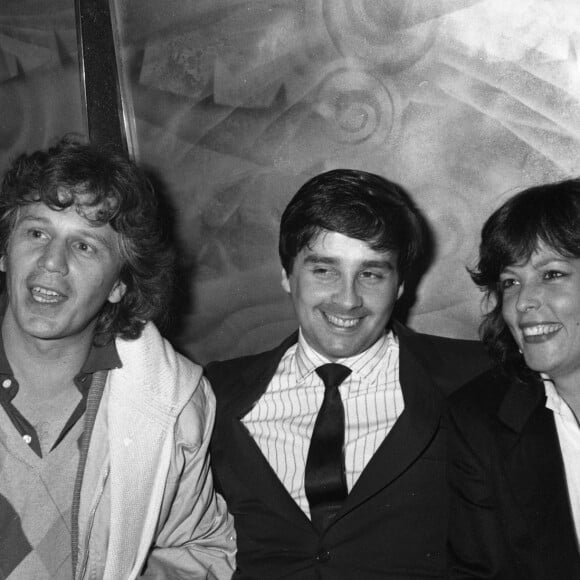 Mais pour lequel Caroline conserve une tendre nostalgie
Archives - Thierry Le Luron entoure de Gerard Lenorman et sa femme Caroline - Soiree Thierry Le Luron a Paris en avril 1982