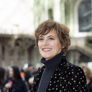 Inès de La Fressange au Front Row du défilé de mode féminine Chanel printemps-été 2025 lors de la Fashion Week de Paris (PFW), au Grand Palais, à Paris, France, le 1er october 2024. © Olivier Borde/Bestimage 