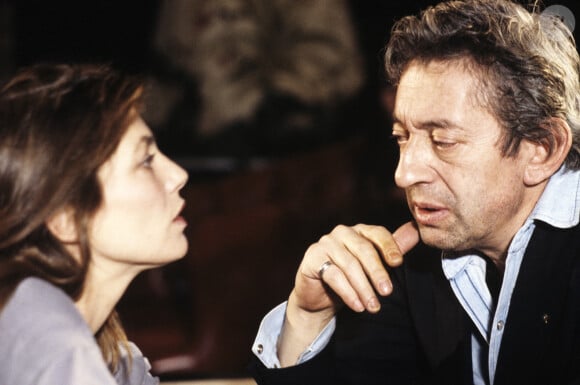 Rétro - La chanteuse et actrice Jane Birkin s'est éteinte à l'âge de 76 ans - Archives - No Web - En France, à Paris, Serge GAINSBOURG et Jane BIRKIN. Juin 1985 © Michel Croizard via Bestimage