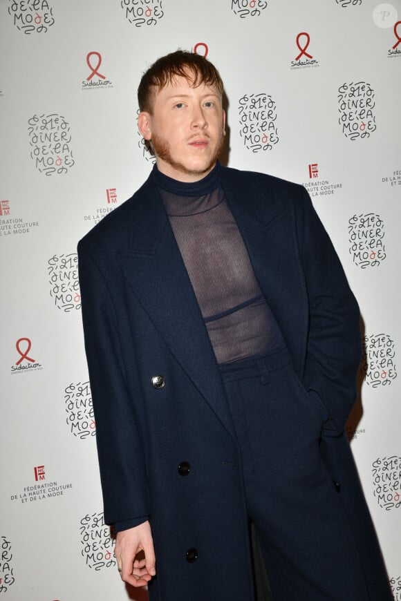 Eddy de Pretto - Photocall du " Dîner de la Mode " au bénéfice du Sidaction, au Palais de Tokyo, dans le cadre de la Fashion Week de Paris. Le 25 Janvier 2024. © Rachid Bellak / Bestimage 