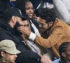 L'humoriste s'est rendu à un match opposant le PSG au RCL au Parc des princes le 2 novembre 2024. 
Le rappeur La fouine et sa compagne, Jamel Debbouze et Leon Debbouze en tribunes du match de Ligue 1 McDonald's opposant le Paris Saint-Germain (PSG) au Racing Club de Lens (RCL) (1-0) au Parc des Princes à Paris, France, le 2 novembre 2024. © Cyril Moreau/Bestimage