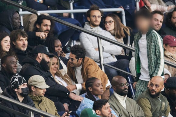 Les deux hommes n'ont jamais caché leur admiration l'un pour l'autre. 
Le rappeur La fouine et sa compagne, Jamel Debbouze et Leon Debbouze en tribunes du match de Ligue 1 McDonald's opposant le Paris Saint-Germain (PSG) au Racing Club de Lens (RCL) (1-0) au Parc des Princes à Paris, France, le 2 novembre 2024. © Cyril Moreau/Bestimage