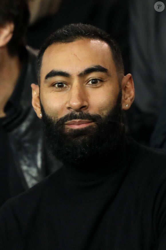 La Fouine dans les tribunes du parc des princes lors du match de football de ligue 1 opposant le Paris Saint-Germain (PSG) à l'Olympique Lyonnais (OL) à Paris, France, le 7 octobre 2018. Le PSG a gagné 5-0.