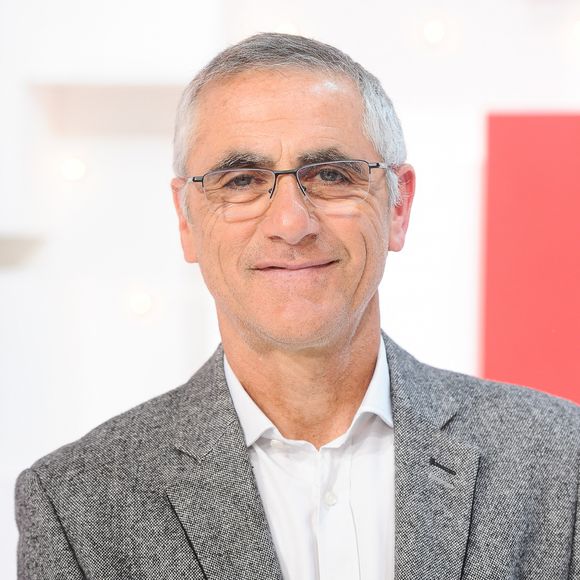 Laurent Jalabert s'éclate à Tahiti avec sa jeune compagne
 
Exclusif - Laurent Jalabert - Enregistrement de l'émission "Vivement dimanche" au Studio Gabriel à Paris, présentée par M.Drucker. © Guillaume Gaffiot / Bestimage