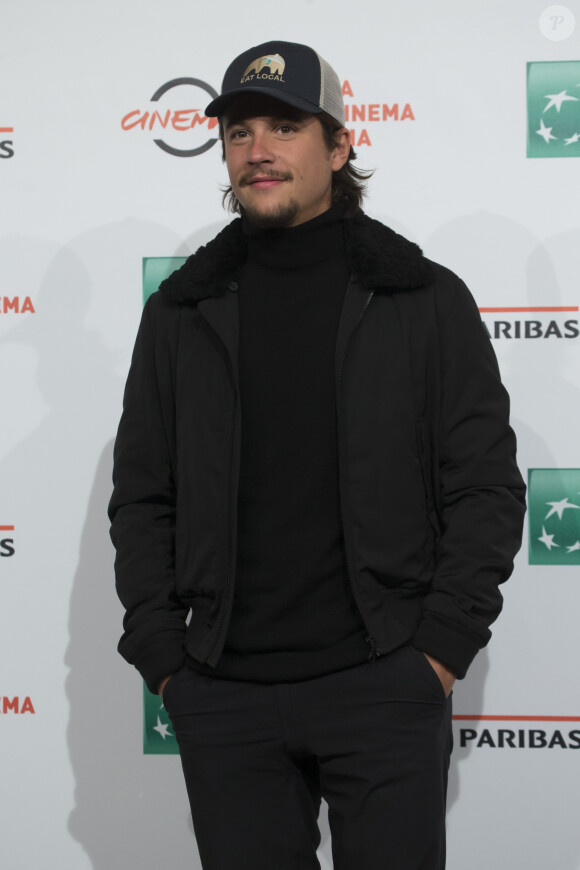 Le rappeur réagit avec véhémence
Info - Le rappeur Nekfeu accusé de viols et violences conjugales par son ex-compagne - Info - Classement des 10 albums les plus vendus en 2019 - Nekfeu (habillé par Stella McCartney) lors du photocall du film "Tout nous sépare" lors du 12ème festival du film de Rome le 27 octobre 2017. 