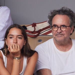 Grégoire Bonnet et sa fille Églantine - Célébrités en tribunes des Internationaux de France de tennis de Roland Garros 2023 à Paris le 11 juin 2023. © Jacovides-Moreau/Bestimage