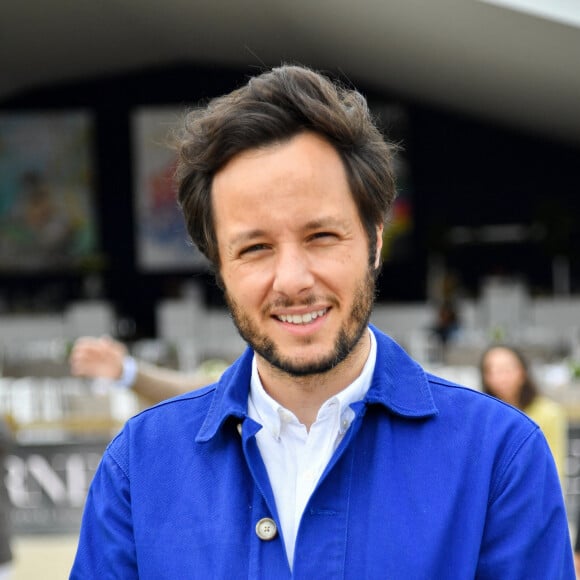 Le chanteur Vianney à la reconnaissance du prix Barnes lors de la 10ème édition du "Longines Paris Eiffel Jumping" à la Plaine de Jeux de Bagatelle à Paris, France, le 22 juin 2024. © Perusseau-Veeren/Bestimage 