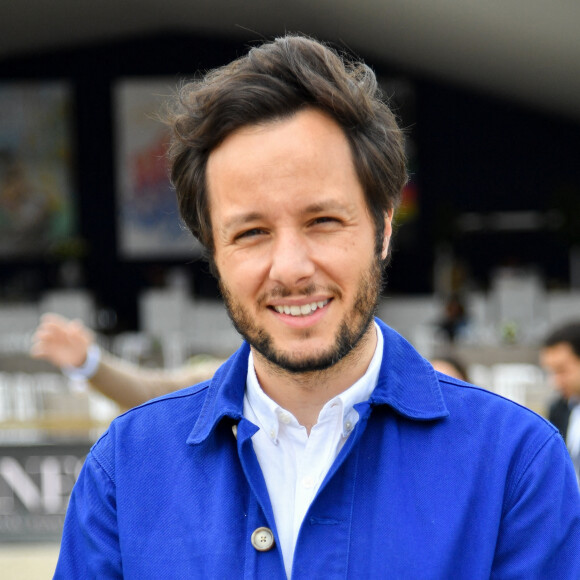 Le chanteur Vianney à la reconnaissance du prix Barnes lors de la 10ème édition du "Longines Paris Eiffel Jumping" à la Plaine de Jeux de Bagatelle à Paris, France, le 22 juin 2024. © Perusseau-Veeren/Bestimage