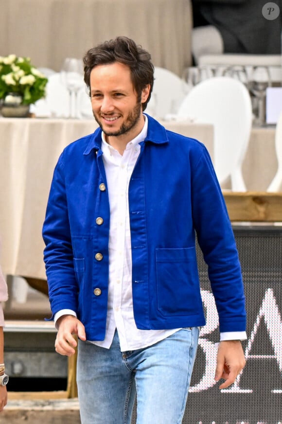 Le chanteur Vianney à la reconnaissance du prix Barnes lors de la 10ème édition du "Longines Paris Eiffel Jumping" à la Plaine de Jeux de Bagatelle à Paris, France, le 22 juin 2024. © Perusseau-Veeren/Bestimage