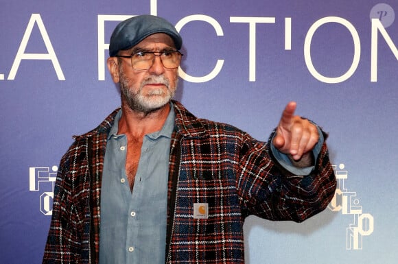 Une façon pour Éric Cantona de montrer de dire que pour lui l'arrivée au pouvoir des républicains ou des démocrates ne changera pas grand-chose au résultat

Eric Cantona - Photocall du film en compétition "Murder Club" lors de la 26ème Edition du Festival de la Fiction de La Rochelle. Le 11 septembre 2024 © Patrick Bernard / Bestimage