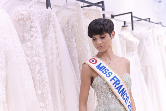 Exclusif - Eve Gilles (Miss France 2024) - Défilé de mode "Sima Couture" à Enghien le 5 novembre 2024. © Rachid Bellak/Bestimage