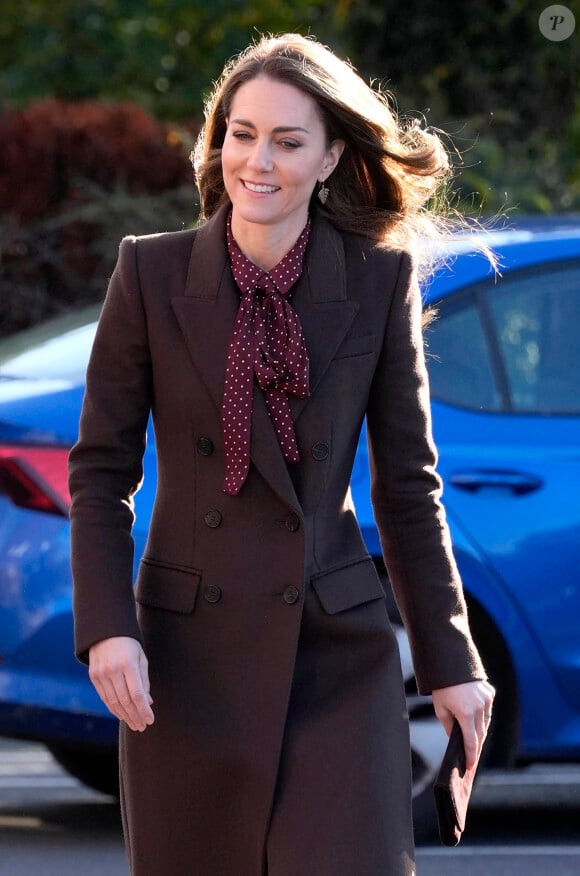 Après avoir traversé des épreuves difficiles, Kate Middleton, 42 ans, a annoncé être impatiente de reprendre ses engagements royaux et de retourner travailler
Catherine (Kate) Middleton, princesse de Galles, visite le centre communautaire de Southport pour rencontrer les familles des personnes prises dans l'attaque au couteau de Southport plus tôt cette année, à Southport, Merseyside, Royaume-Uni, le 10 octobre 2024. © Danny Lawson/WPA-Pool/Bestimage 