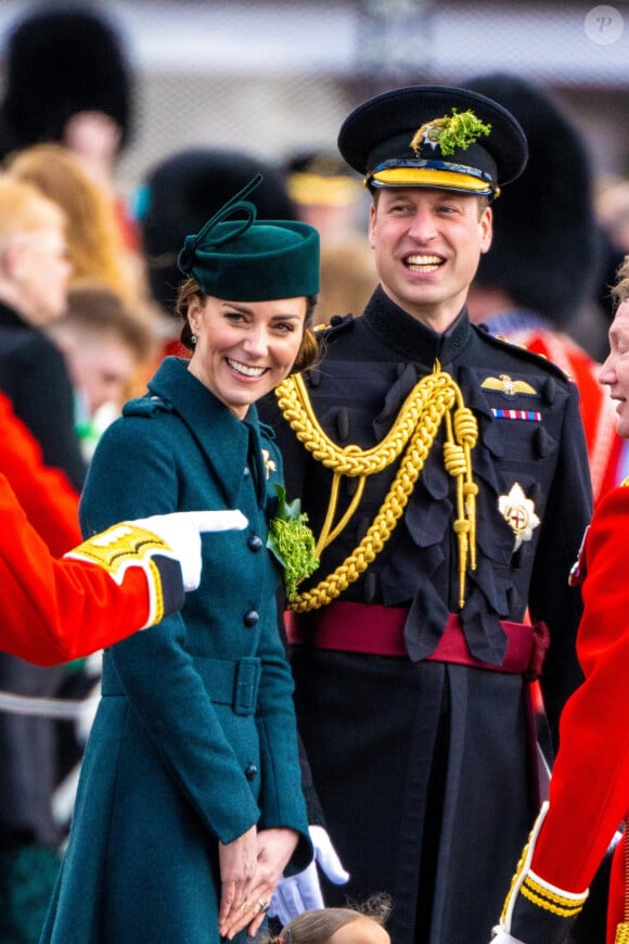 Londres, ROYAUME-UNI - La duchesse de Cambridge, Kate Middleton, a fait le point sur son traitement et son rétablissement. Elle a terminé sa chimiothérapie et se concentre désormais sur le maintien d'un mode de vie sans cancer. Elle a partagé une vidéo dans laquelle on la voit, ainsi que le prince William et ses enfants, le prince George, la princesse Charlotte et le prince Louis.